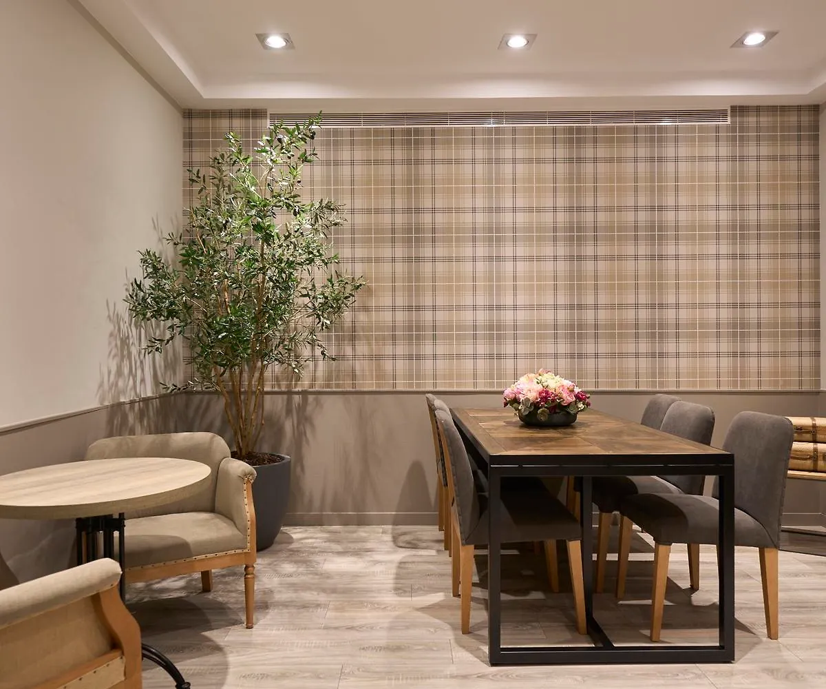 Catalonia Castellnou Hotel Barcelona 3*,