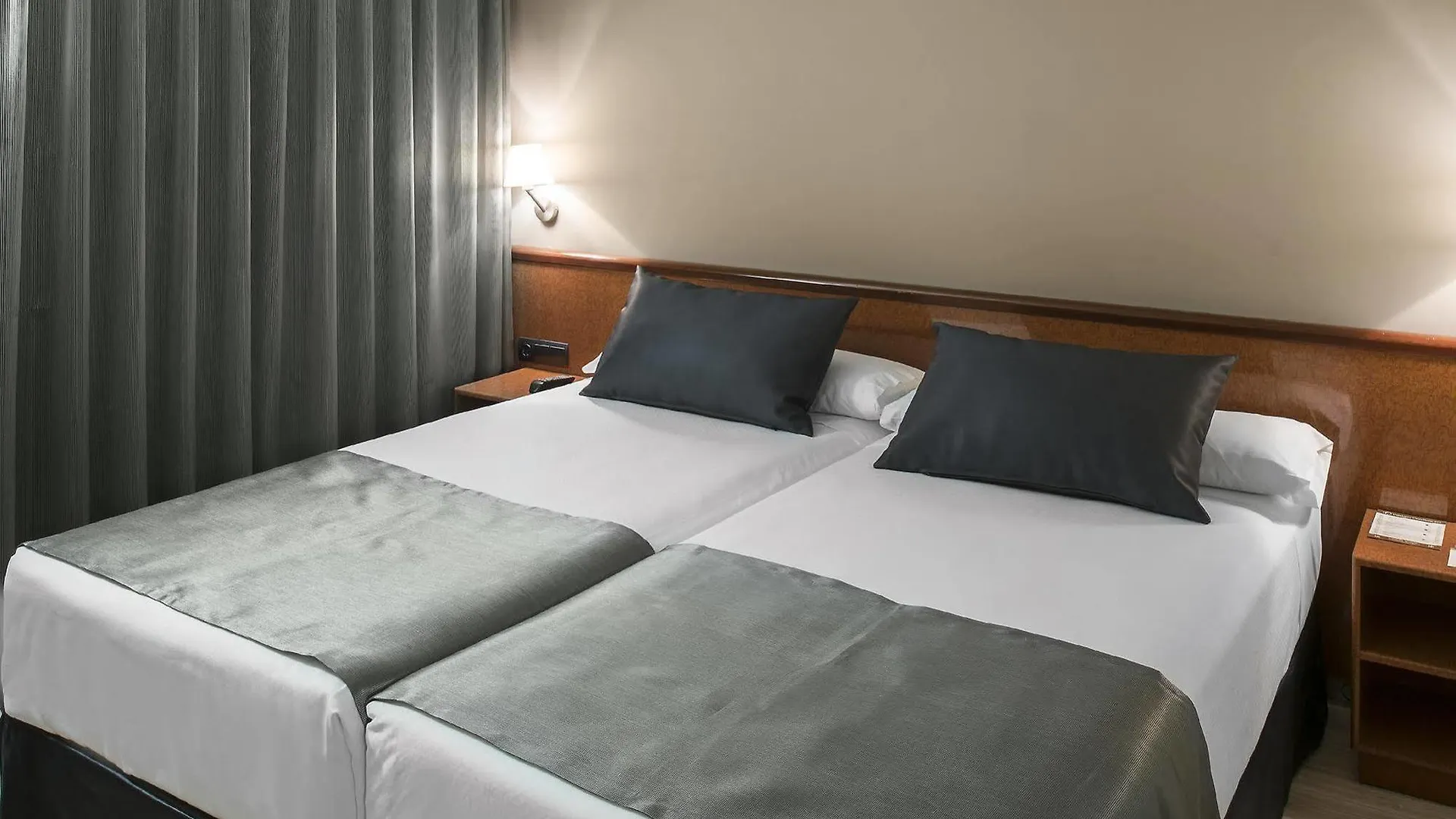 Catalonia Castellnou Hotel Barcelona 3*,